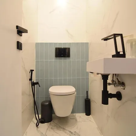 Beautiful In Old Apartament Bukareszt