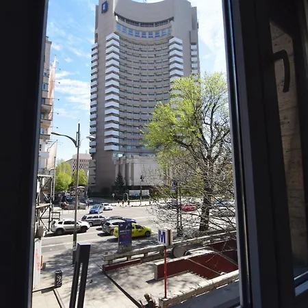 Beautiful In Old Apartament Bukareszt