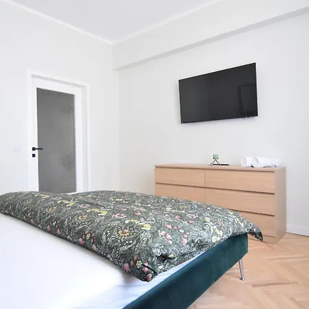 Beautiful In Old Apartament *